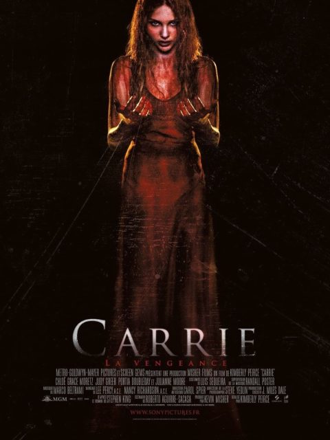 Carrie : la vengeance - Photos et affiches. 2 Affiche Poster de Carrie : la vengeance avec Chloë Grace Moretz et Julianne Moore 2013