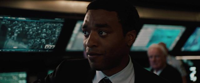 2012 - Photos et affiches. 17 John Cusack et Chiwetel Ejiofor dans 2012 2009