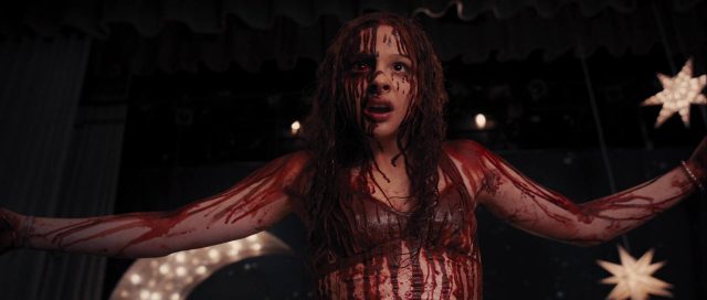Carrie : la vengeance. 7 Chloë Grace Moretz et Julianne Moore dans Carrie : la vengeance 2013