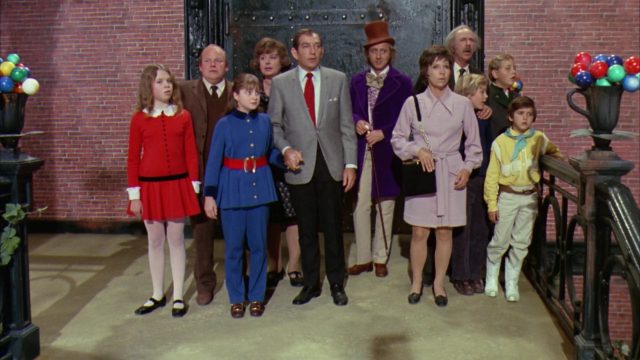 Charlie et la chocolaterie (1971) - Photos et affiches. 9 Peter Ostrum et Gene Wilder dans Charlie et la chocolaterie pays enchanté Willy Wonka and the Chocolate Factory 1971