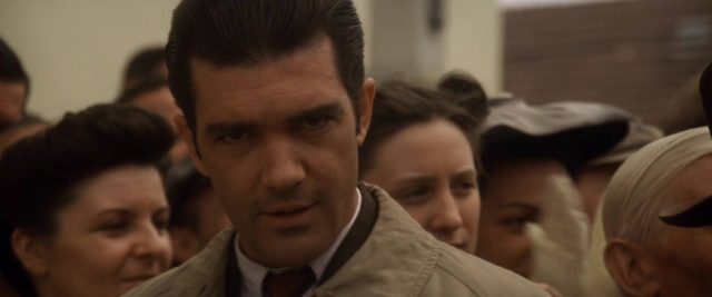 Evita. 4 Madonna Antonio Banderas et Jonathan Pryce dans Evita 1996