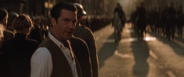 Evita - Photos et affiches. 10 Madonna Antonio Banderas et Jonathan Pryce dans Evita 1996