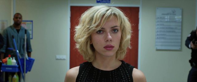Lucy. 3 Scarlett Johansson et Morgan Freeman dans Lucy 2014