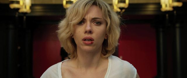 Lucy - Photos et affiches. 7 Scarlett Johansson et Morgan Freeman dans Lucy 2014