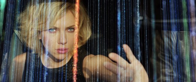 Lucy. 5 Scarlett Johansson et Morgan Freeman dans Lucy 2014