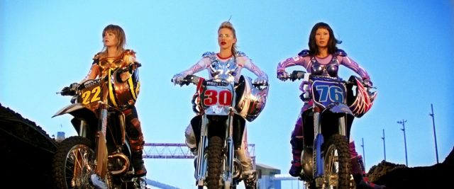 Charlie's Angels : Les Anges se déchaînent - Photos et affiches. 20 Cameron Diaz Drew Barrymore et Lucy Liu dans Charlie's Angels : Les Anges se déchaînent Full Throttle 2003