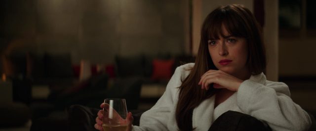 Cinquante nuances plus sombres - Photos et affiches. 12 Dakota Johnson et Jamie Dornan dans Cinquante nuances plus sombres Fifty Shades Darker 2017