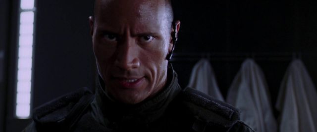 Doom. 12 Karl Urban Dwayne Johnson et Rosamund Pike dans Doom 2005