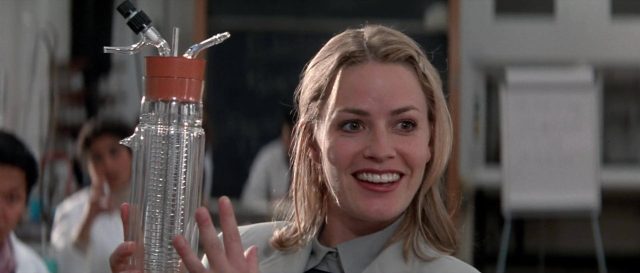 Le Saint. 17 Val Kilmer et Elisabeth Shue dans Le Saint 1997