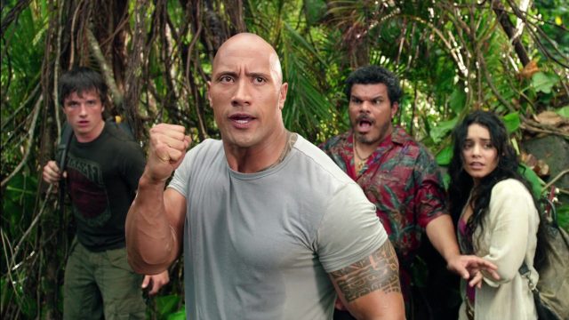 Voyage au centre de la Terre 2 : l'île mystérieuse. 6 Dwayne Johnson Josh Hutcherson et Vanessa Hudgens dans Voyage au centre de la Terre 2 : l'île mystérieuse Journey 2: The Mysterious Island 2012