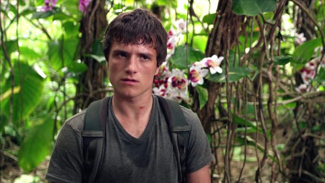 Voyage au centre de la Terre 2 : l'île mystérieuse. 18 Dwayne Johnson Josh Hutcherson et Vanessa Hudgens dans Voyage au centre de la Terre 2 : l'île mystérieuse Journey 2: The Mysterious Island 2012