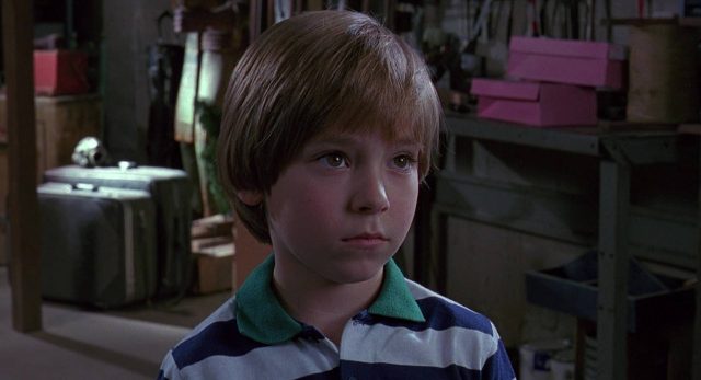 Chucky, la poupée de sang. 15 Alex Vincent et Christine Elise dans Chucky la poupée de sang Child's Play 2 1990
