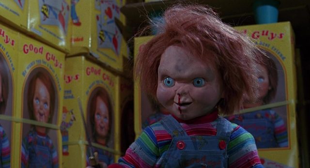 Chucky, la poupée de sang. 17 Alex Vincent et Christine Elise dans Chucky la poupée de sang Child's Play 2 1990