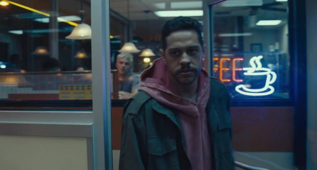 Comment braquer une banque. 21 Nicholas Hoult et Zoë Kravitz dans Comment braquer une banque How to Rob a Bank 2026