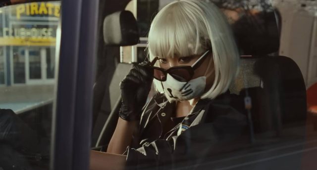 Comment braquer une banque. 24 Nicholas Hoult et Zoë Kravitz dans Comment braquer une banque How to Rob a Bank 2026