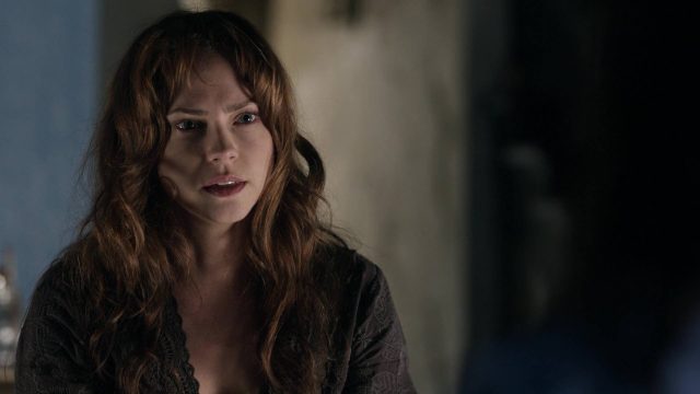 La malédiction de Chucky. 14 Fiona Dourif et Danielle Bisutti dans La malédiction de Chucky Curse 2013